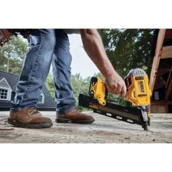 Dewalt 20V MAX* 21 degree PLASTIC COLLATED CORDLESS FRAMING NAILER KIT 9 20V MAX* 21 degree PLASTIC COLLATED CORDLESS FRAMING NAILER KIT