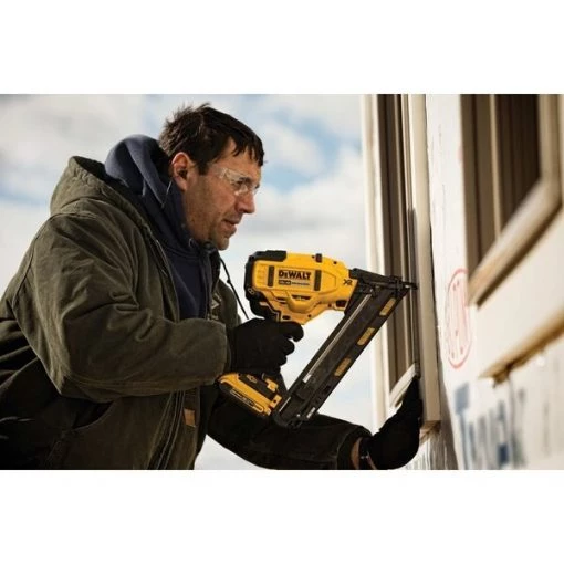 20V MAX* XR(R) 15 GA Cordless Angled Finish Nailer (Tool Only)