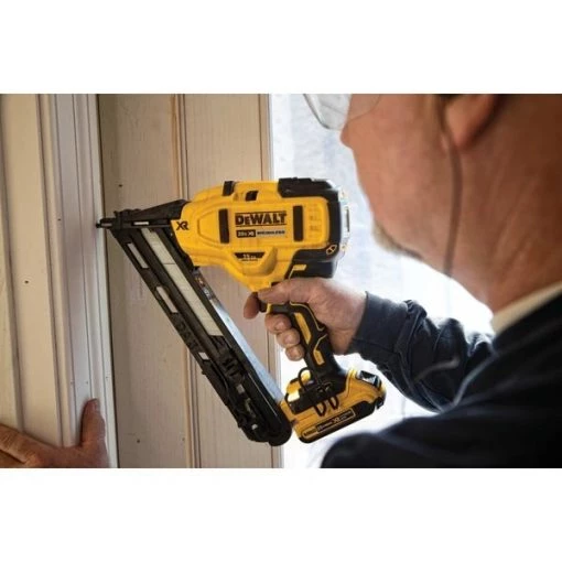 20V MAX* XR(R) 15 GA Cordless Angled Finish Nailer Kit