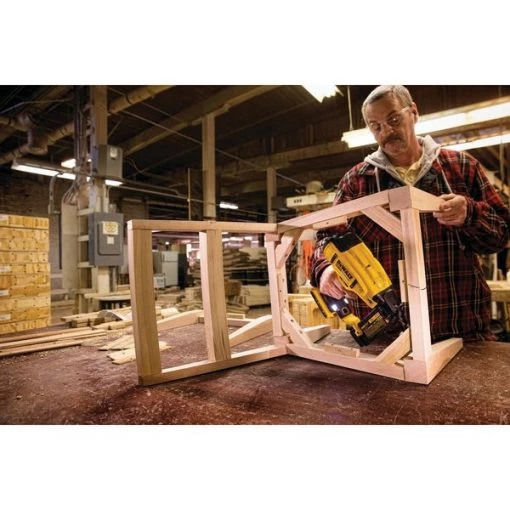 20V MAX* XR(R) 18 GA Cordless Brad Nailer (Tool Only)