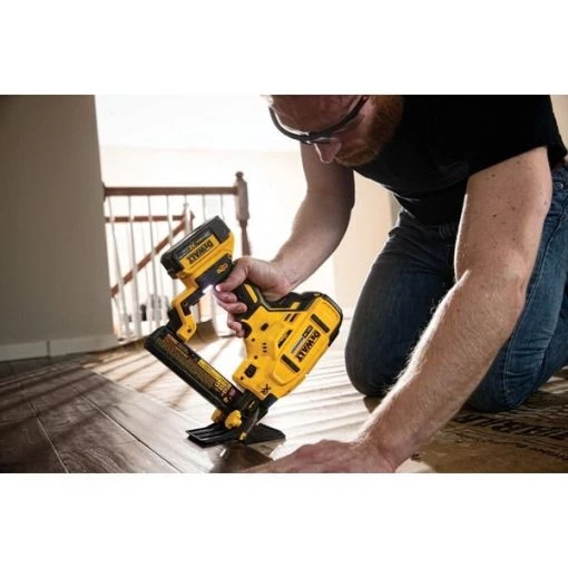 20V MAX* XR(R) 18 GA Cordless Flooring Stapler