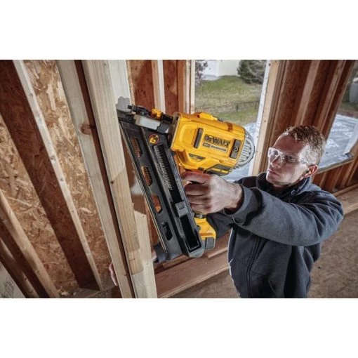 20V MAX* Cordless 30 degree Paper Collated Framing Nailer Kit