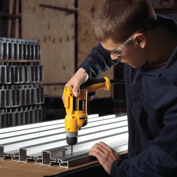 3/8" (10mm) VSR Pistol Grip Drill Kit with Keyless Chuck