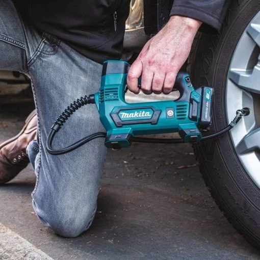 12V max CXT® Inflator Kit (2.0Ah)