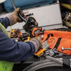 Battery-Operated EHS Closed-Jaw Cutter, 4 Ah