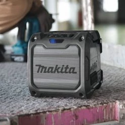 Makita 18V LXT® / 12V max CXT® Bluetooth® Job Site Speaker 4 18V LXT® / 12V max CXT® Bluetooth® Job Site Speaker