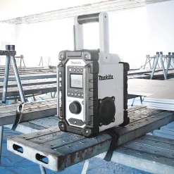 Makita 18V LXT® Job Site Radio 3 18V LXT® Job Site Radio