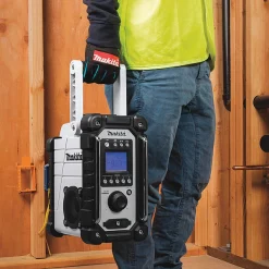 Makita 18V LXT® Job Site Radio 8 18V LXT® Job Site Radio